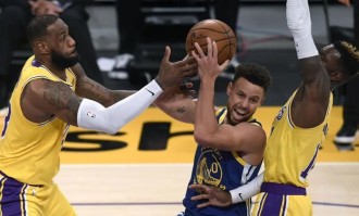 NBA季后赛首轮，詹姆斯30+三双湖人加时力克太阳