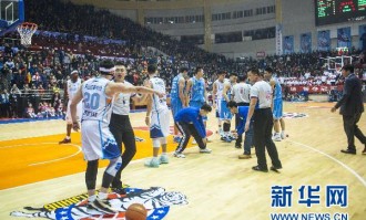  科隆主场灯光故障，比赛中断引发舆论哗然  